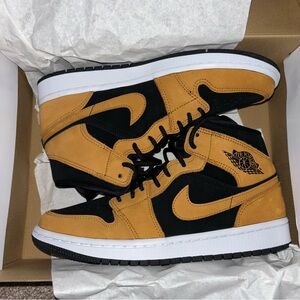 Air Jordan 1 Mid SE